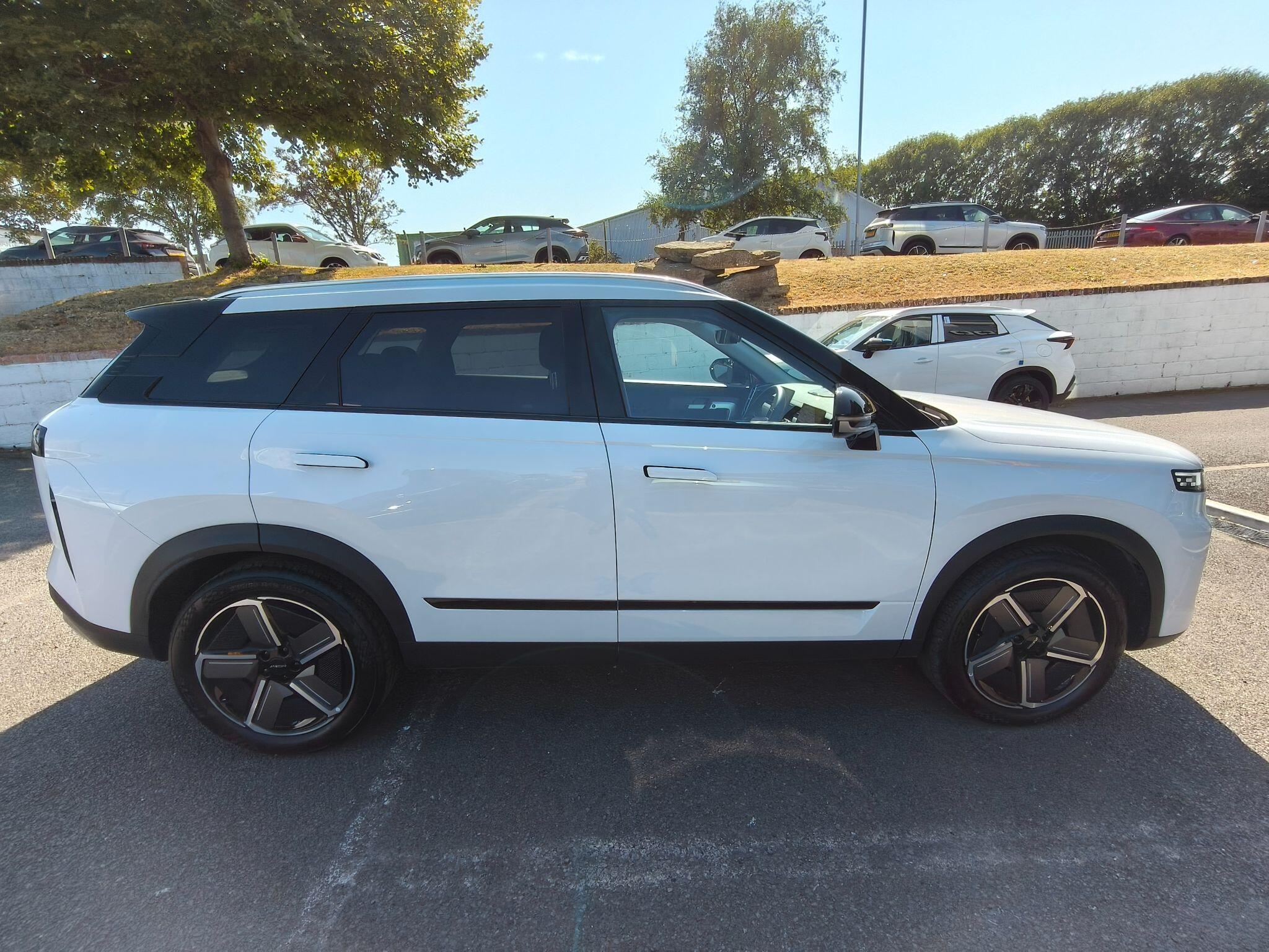 Large vehicle image